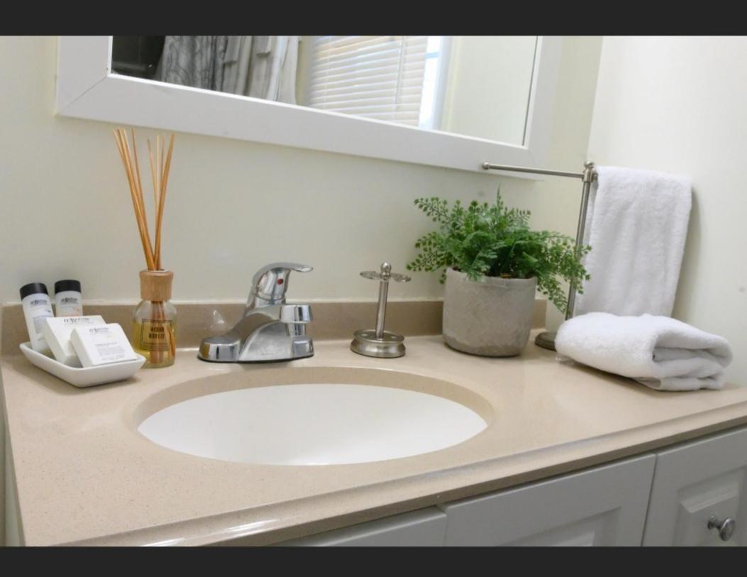 Great 2 Bedroom Condo,Free Parking,Easy Commute. Irvington Εξωτερικό φωτογραφία